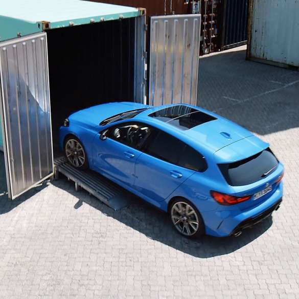 BMW סדרה 1, מערכת העזר לחניה. מערכת העזר לחניה של BMW סדרה 1 כוללת מערכת עזר לנסיעה לאחור (אופציה בתשלום).