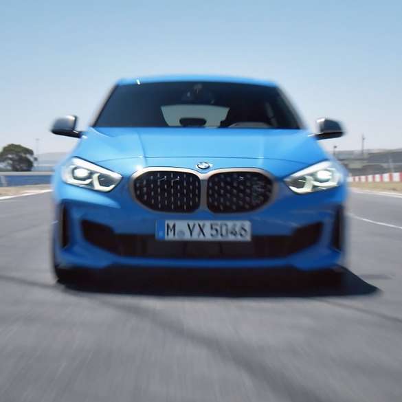 BMW סדרה 1, סרטון נהיגה. סרטון BMW סדרה 1 עם צילומי נהיגה דינמית.