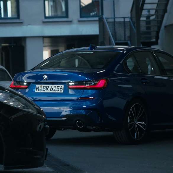 BMW סידרה 3, רכיבים של M Performance. מבט חזית-צד על BMW סידרה 3 החדשה עם רכיבים של M Performance.