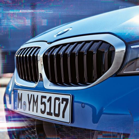 BMW סידרה 3, שבכת כליות כפולה. תקריב במבט צד על שבכת הכליות הכפולה של BMW סידרה 3.