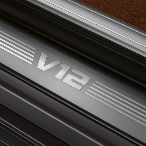 מנוע V12 של BMW BMW M760Li xDrive: תקריב על מנוע V12