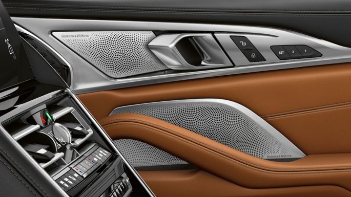 BMW M850i xDrive, תא נוסעים, מערכת שמע Bowers & Wilkins Diamond עם צליל היקפי. BMW M850i xDrive, תא נוסעים, מערכת שמע Bowers & Wilkins Diamond עם צליל היקפי.