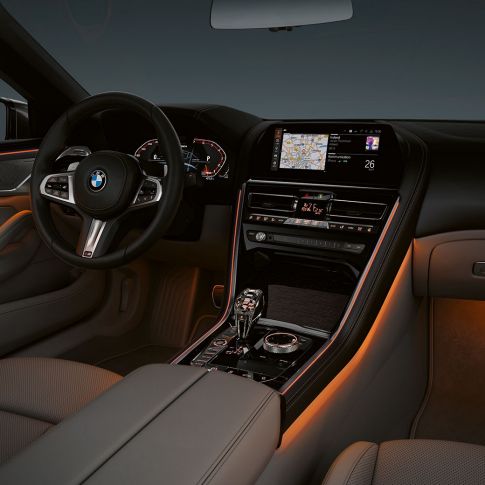 BMW M850i xDrive, תא נוסעים, תאורת אווירה. BMW M850i xDrive, תא נוסעים, תאורת אווירה.