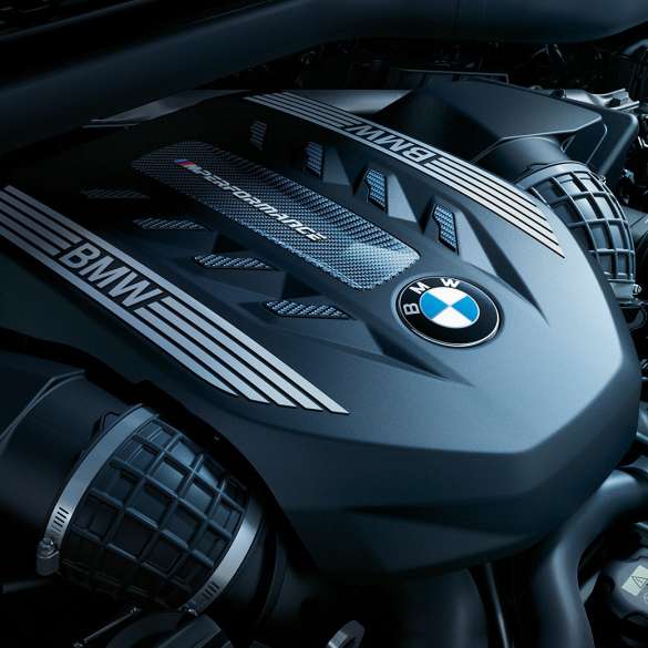 מנוע בנזין 8 צילינדרים BMW TwinPower Turbo. BMW X6 M50i עם מנוע בנזין 8 צילינדרים BMW TwinPower Turbo.