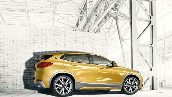 מבט צדדי BMW X2 F39 BMW X2 2018 F39 זהב מטאלי, מבט צדדי