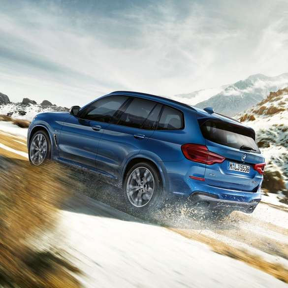 BMW X3 M40i בנהיגה בעלייה BMW X3 M40i בנהיגה בעלייה