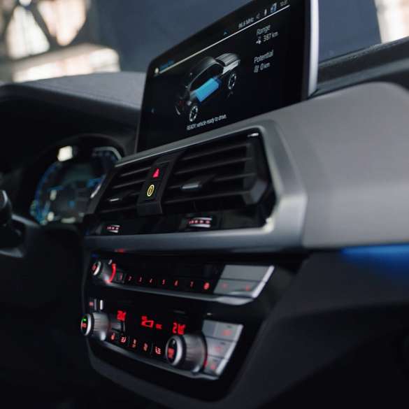 BMW iX3 עיצוב פנימי סרטון וידאו BMW iX3 לבן Mineral עיצוב פנימי סרטון וידאו