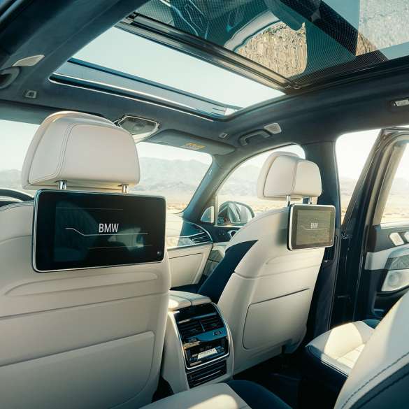 תא הנוסעים של BMW X7 תא הנוסעים של BMW X7: מבט משורת המושבים השלישית