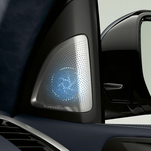 מערכת שמע Bowers & Wilkins Diamond עם צליל היקפי (אופציונלי) Bowers & Wilkins: תקריב על רמקול Diamond עם הצליל ההיקפי