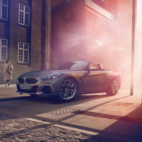 BMW Z4 רודסטר ברחוב BMW Z4 רודסטר ברחוב, על רקע בית