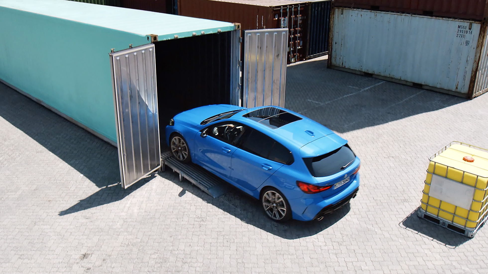 BMW סדרה 1, מערכת העזר לחניה. מערכת העזר לחניה של BMW סדרה 1 כוללת מערכת עזר לנסיעה לאחור (אופציה בתשלום).