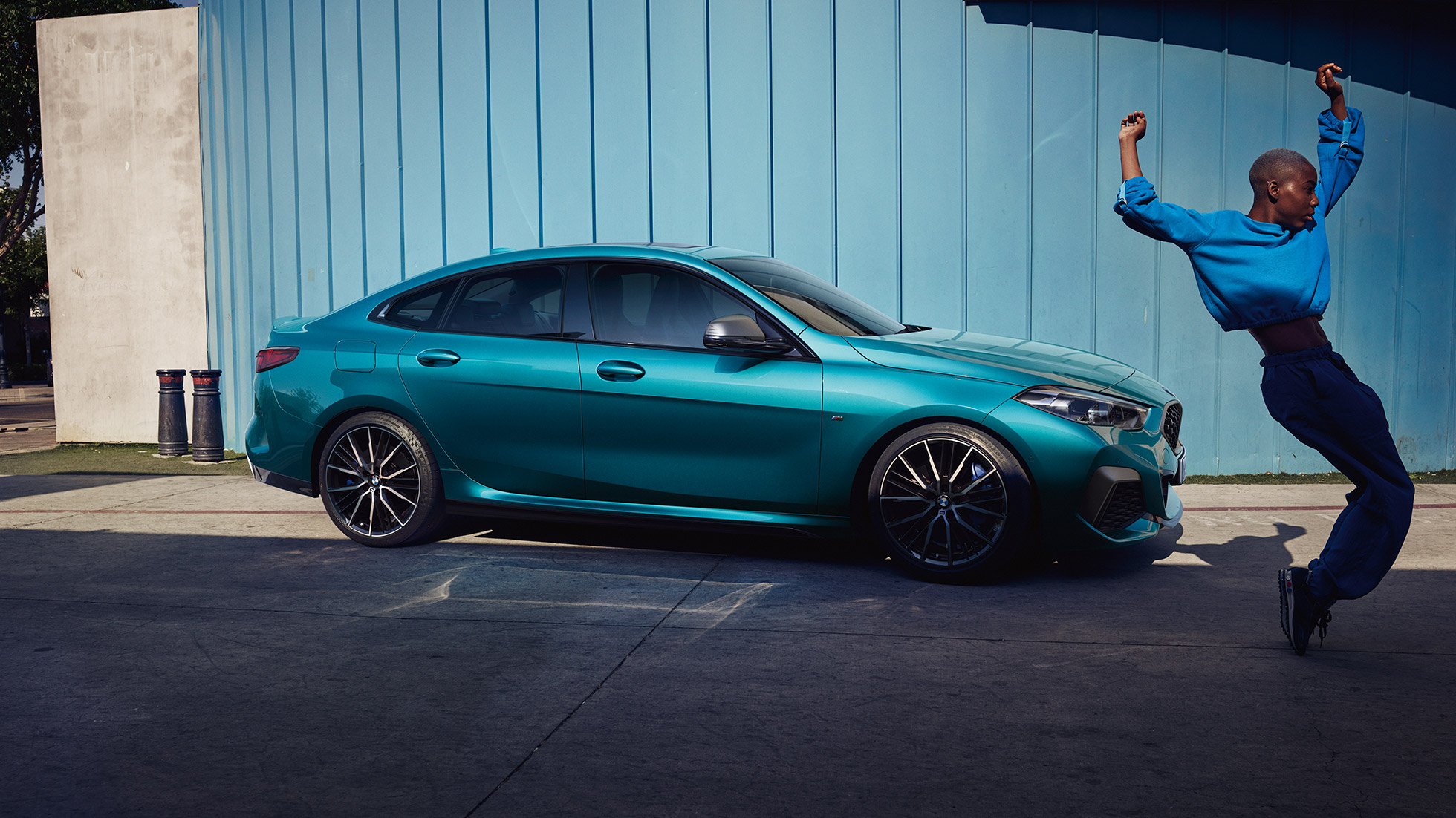צללית קופה אטרקטיבית BMW סדרה 2 גראן קופה צללית קופה אטרקטיבית BMW סדרה 2 גראן קופה כחול מטאלי F44 מבט צדדי
