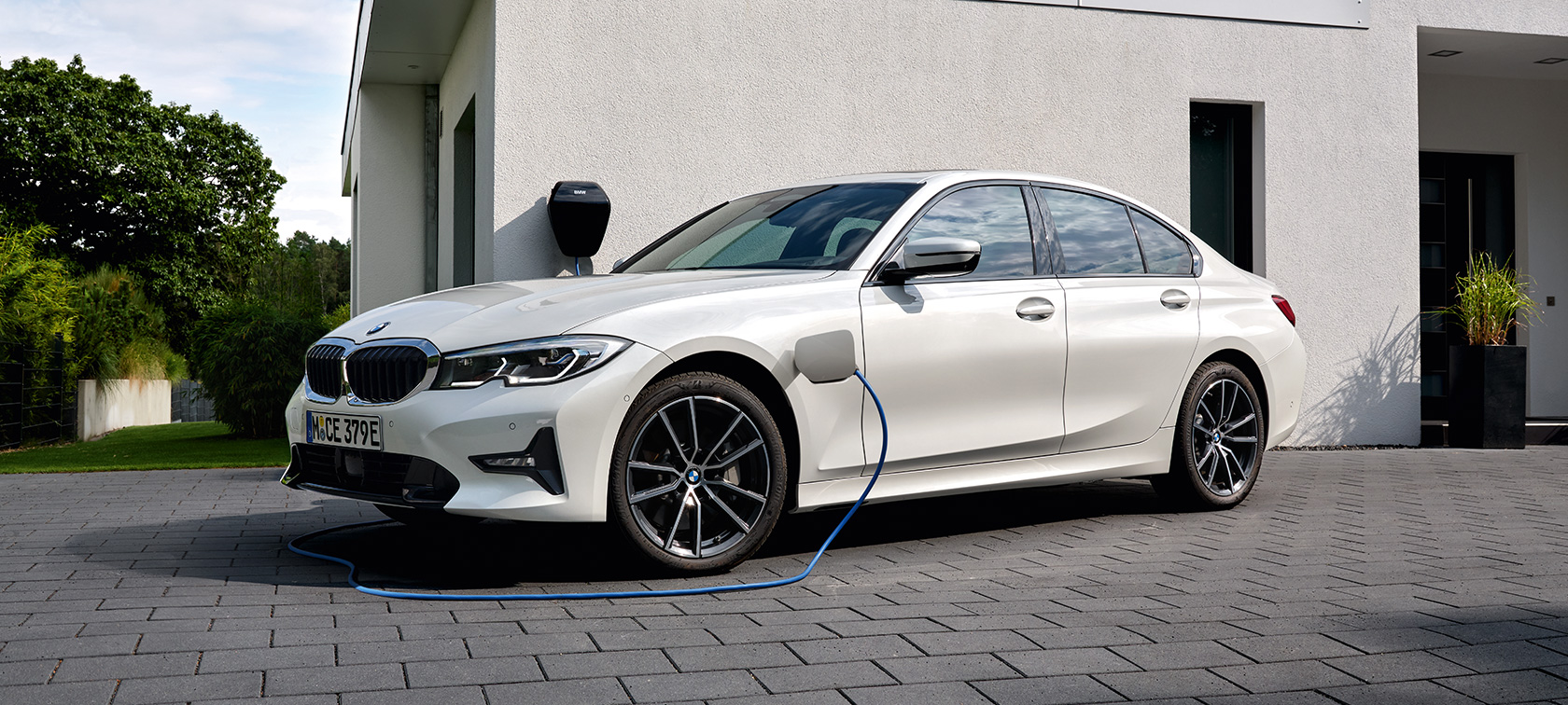 BMW סדרה 3 פלאג-אין הייבריד מבט צדדי BMW סדרה 3 פלאג-אין הייבריד2021 מבט צדדי