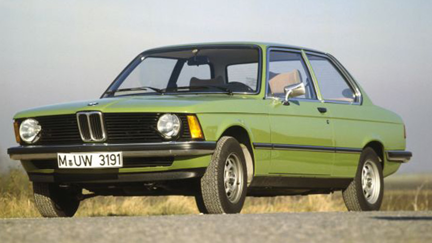 BMW סדרה 3 E21 דור ראשון מבט קדמי ברחוב דגמי BMW סדרה 3 BMW סדרה 3 דור ראשון E21 מבט קדמי ברחוב