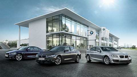 BMW E90 F30 עומדת בחזית סוכנות BMW BMW סדרה 3 BMW E90 F30 עומדת בחזית סוכנות BMW