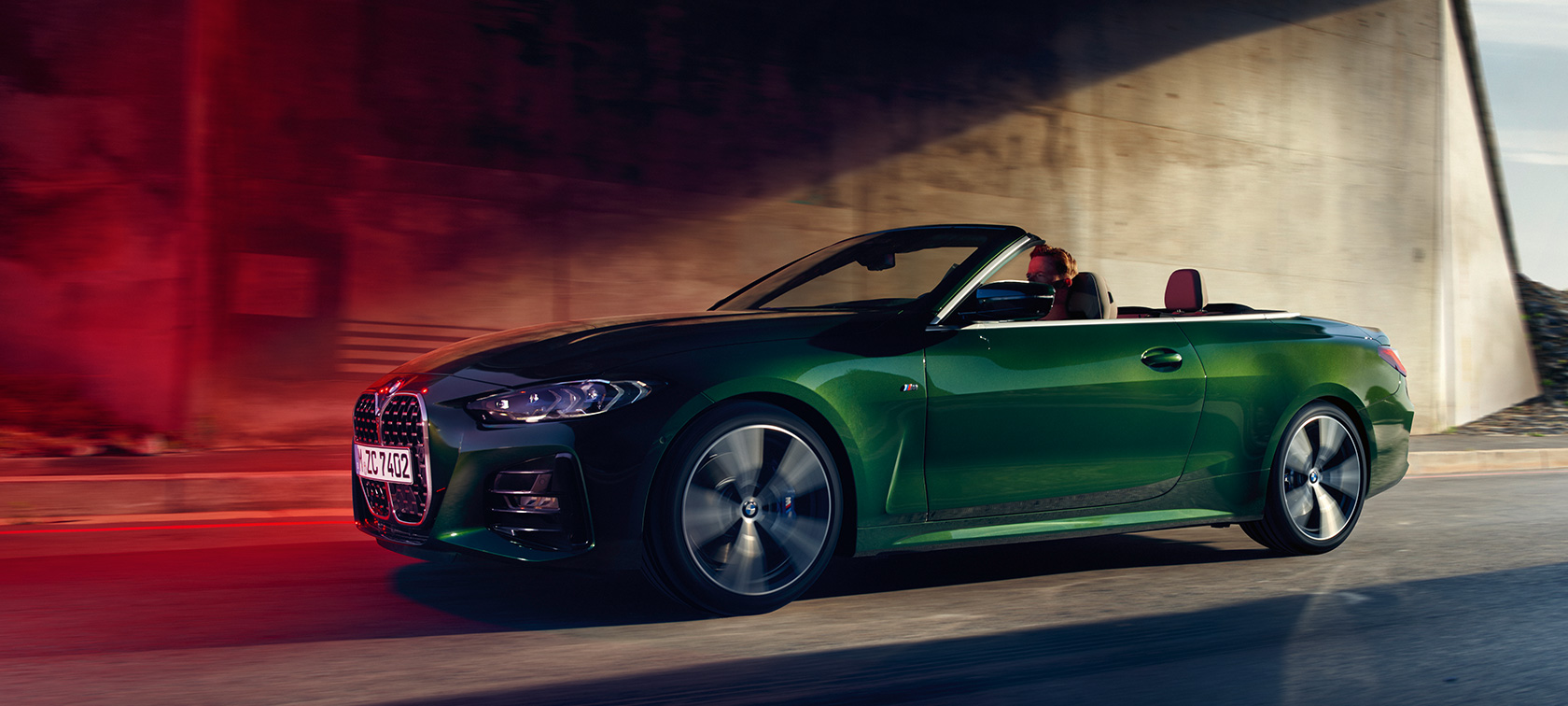 מבט צדדי BMW סדרה 4 קבריולה BMW סדרה 4 קבריולה Sanremo Green מבט צדדי