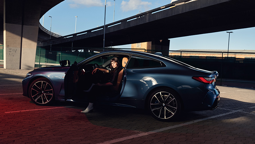 BMW סדרה 4 קופה Arctic Race Blue metallic מבט קדמי