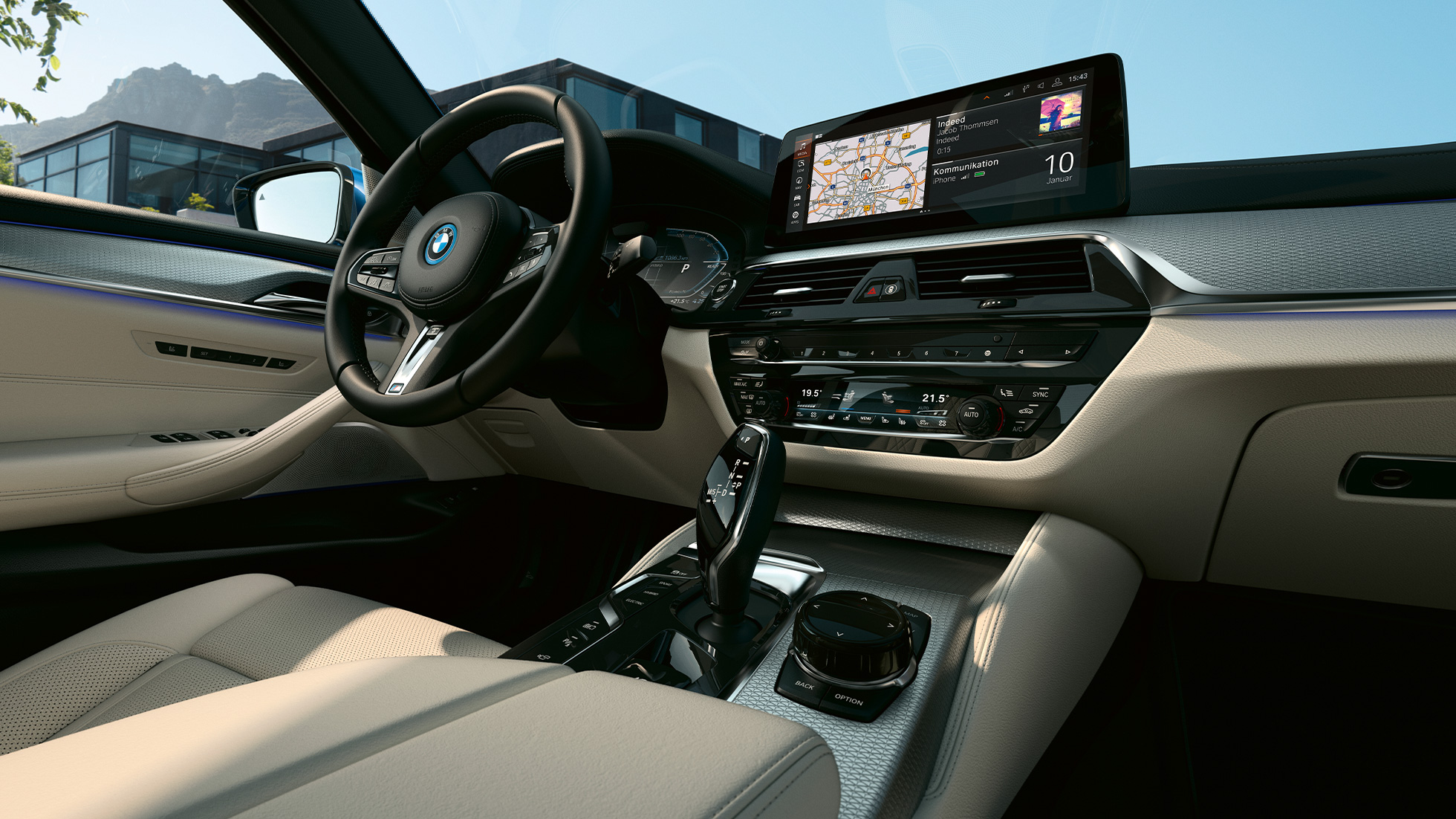 עיצוב פנימי BMW סדרה 5 צג בקרה וגלגל הגה ספורטיבי מעור BMW סדרה 5 2020 חלל הפנים