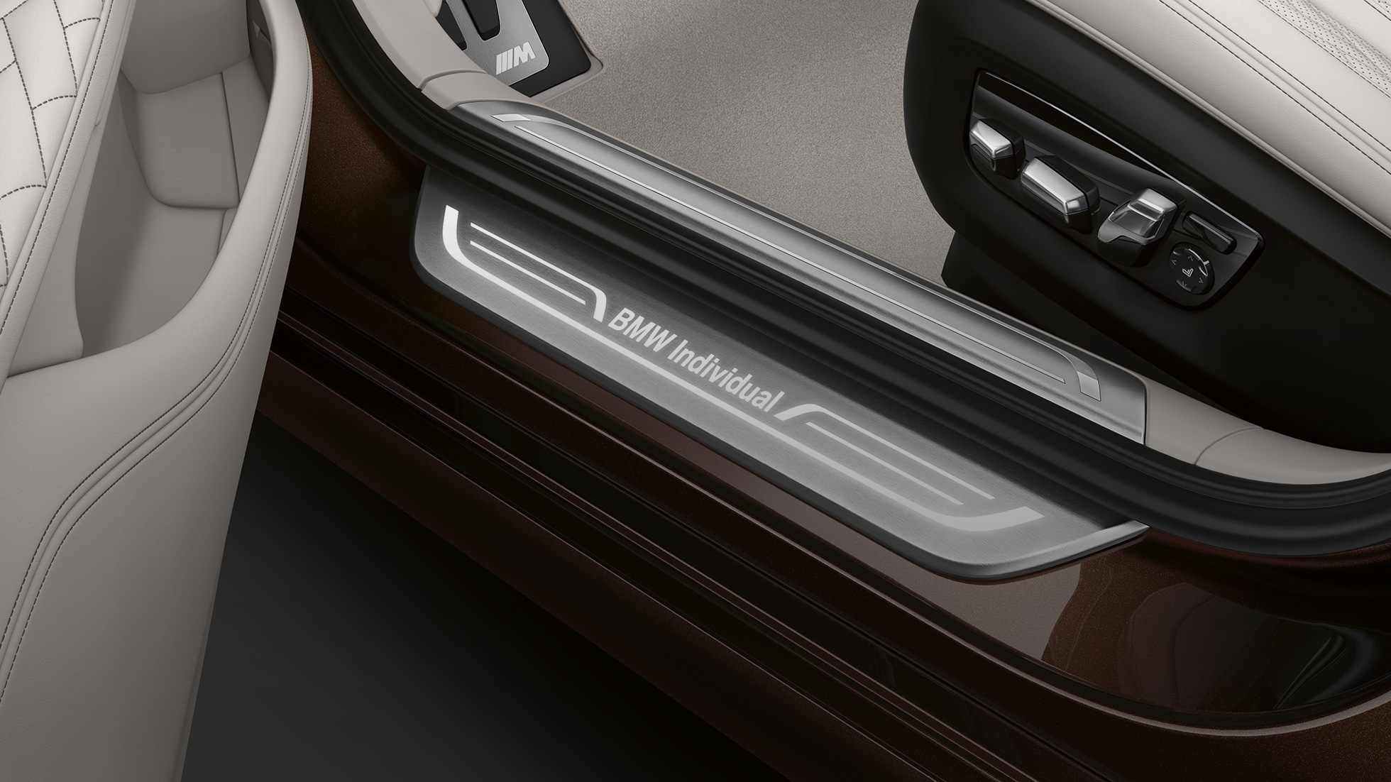 ספי הצד של BMW סידרה 7 מבית BMW Individual BMW סידרה 7 סדאן: ספי צד עם כיתוב BMW Individual