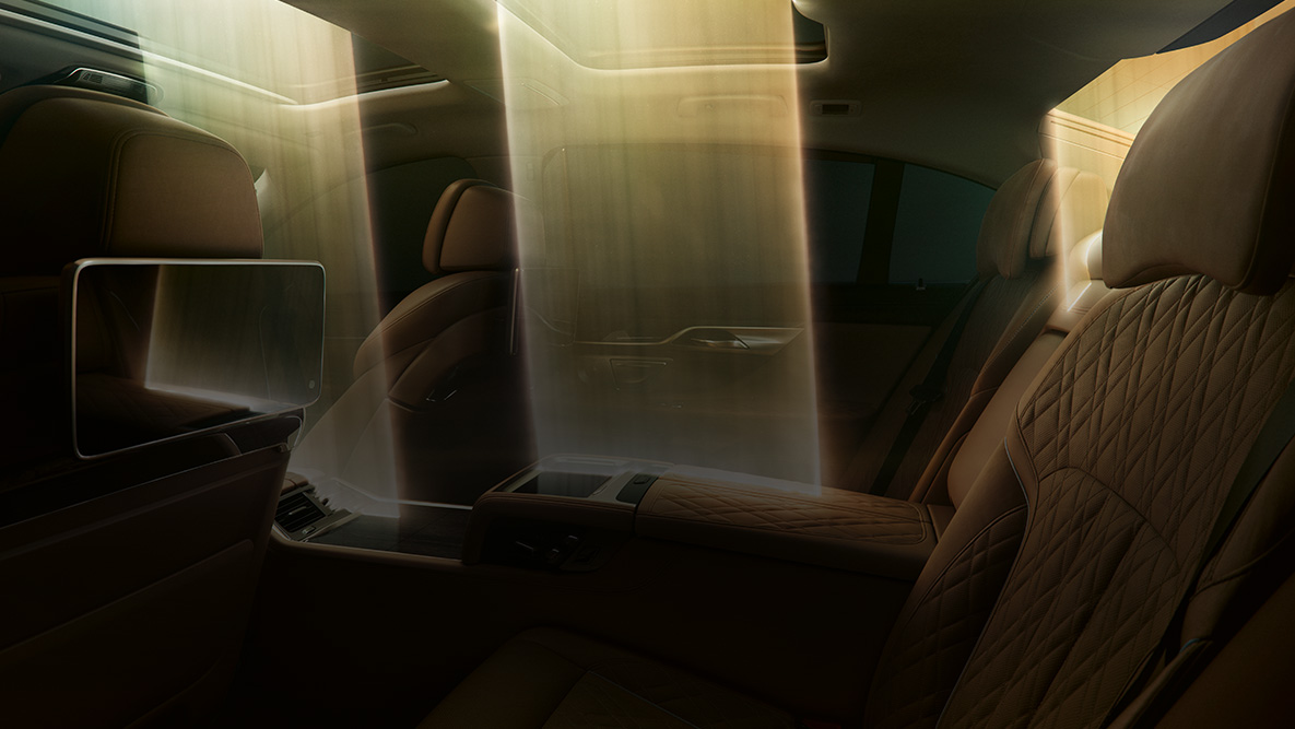 תא הנוסעים של BMW סידרה 7 תא הנוסעים של BMW סידרה 7: מואר היטב הודות לגג השמש הפנורמי