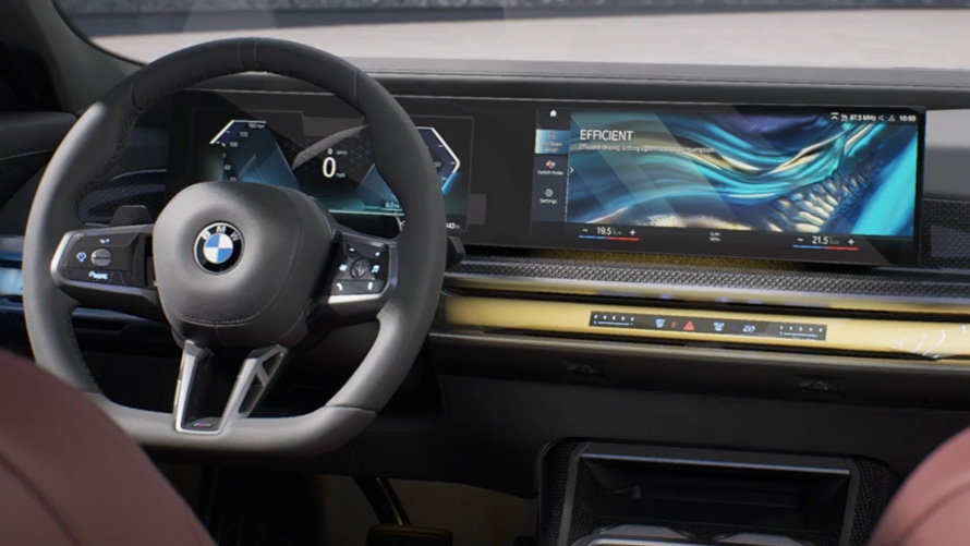 BMW סדרה 7 ICE 740i חבילת M Sport מבט אחורי BMW סדרה 7 ICE 740i חבילת M Sport מבט אחורי בנהיגה