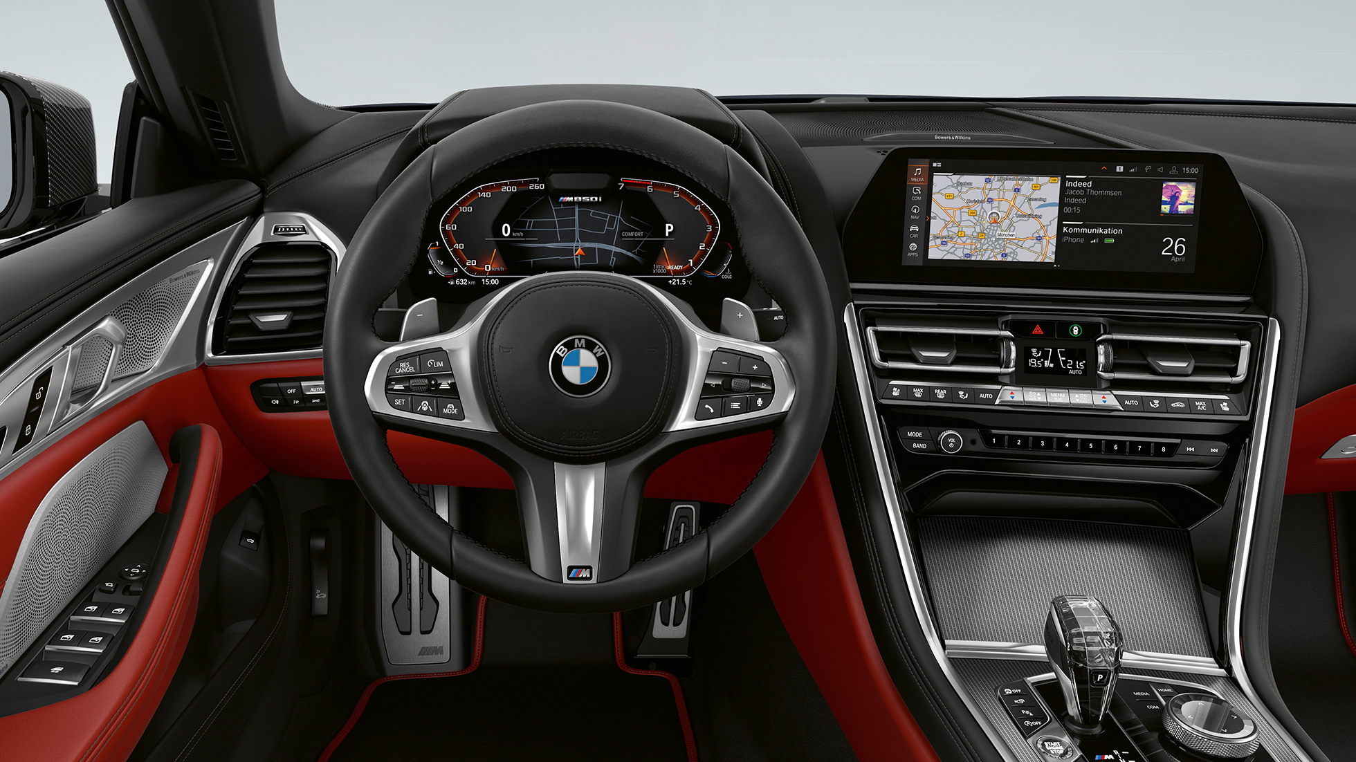 BMW M850i xDrive, צבע Carbon Black מטאלי, סביבת הנהג עם גלגל הגה M מצופה עור. BMW M850i xDrive, צבע Carbon Black מטאלי, סביבת הנהג עם גלגל הגה M מצופה עור.