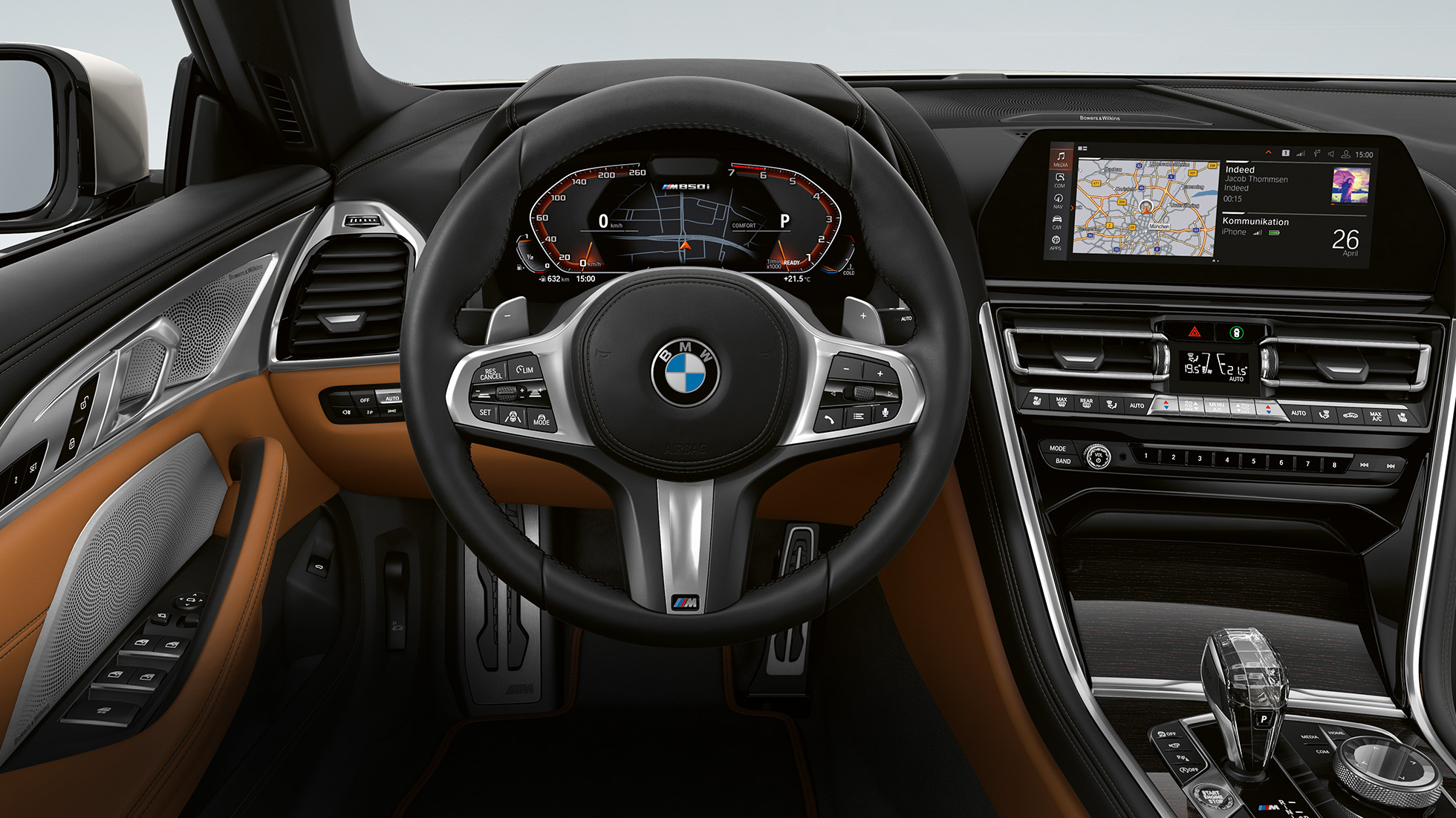 BMW M850i xDrive, גלגל הגה M מצופה עור עם בקרי שילוב הילוכים ולחצנים מרובי תפקודים. BMW M850i xDrive, גלגל הגה M מצופה עור עם בקרי שילוב הילוכים ולחצנים מרובי תפקודים.