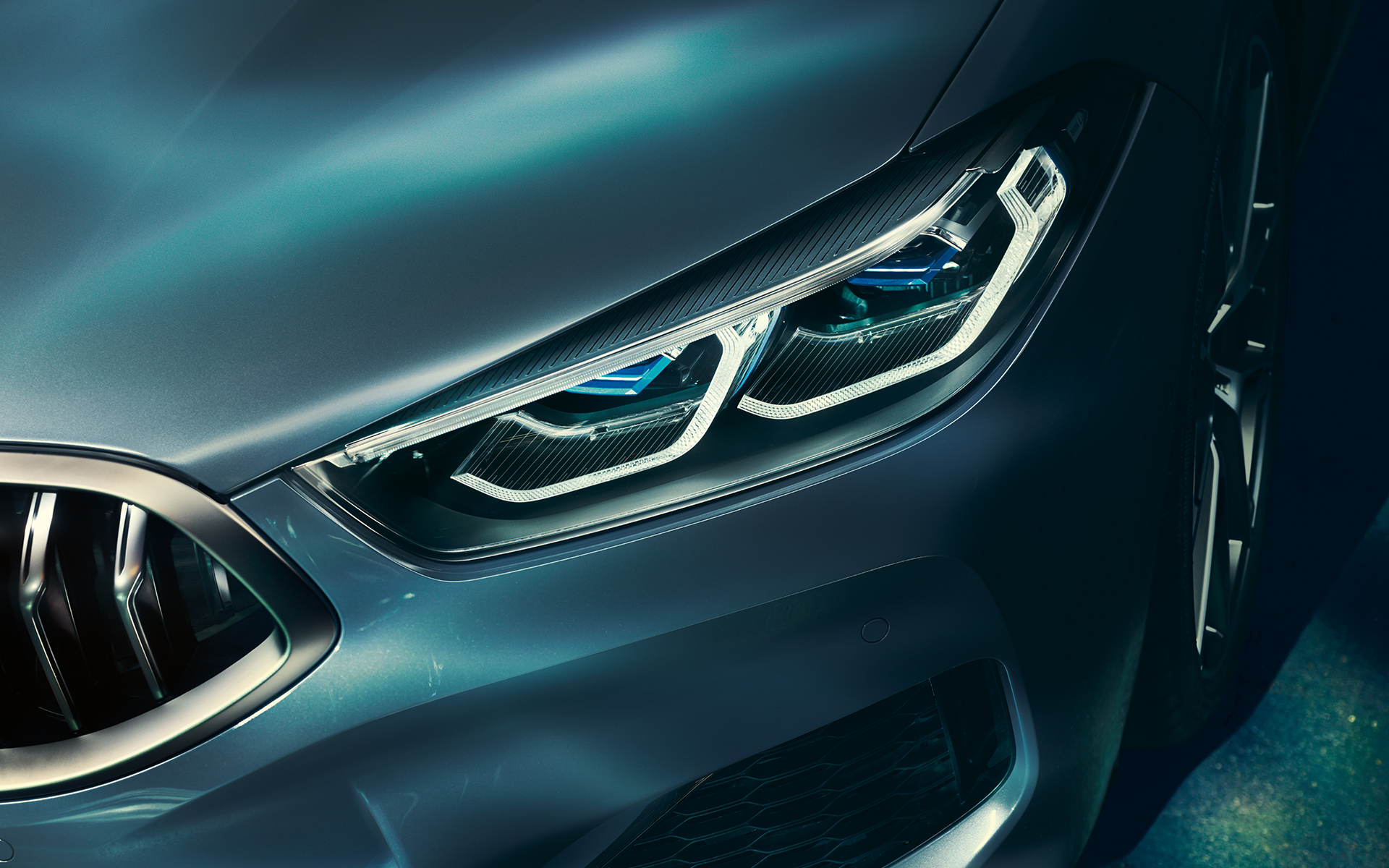 BMW סידרה 8 קופה, פנסי לייזר מבט מקרוב על פנסי הלייזר של BMW סידרה 8 קופה.