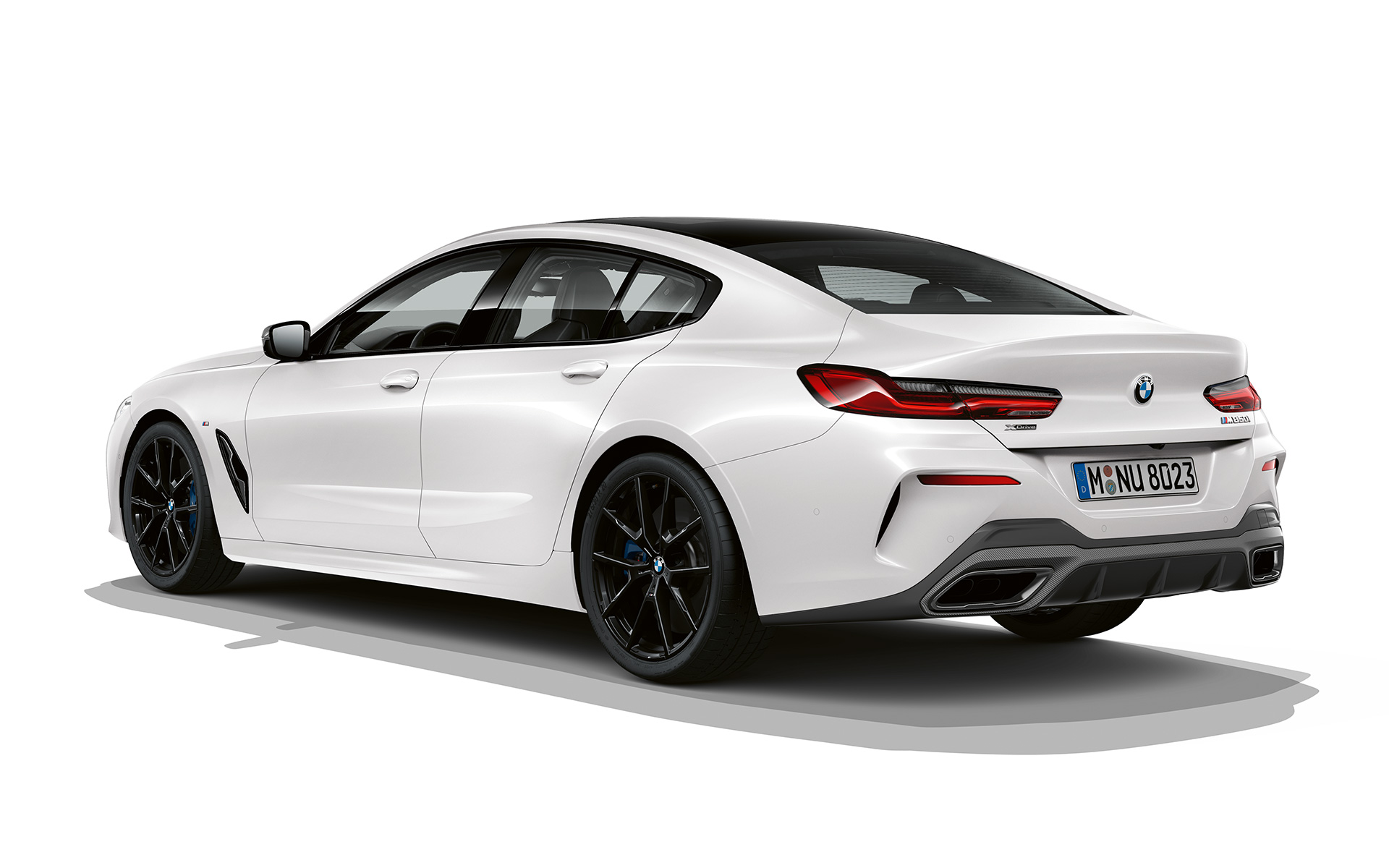 Pure Contrast, תמונה 3/4 אחורית BMW סדרה 8 גראן קופה, Pure Contrast, תמונה 3/4 אחורית