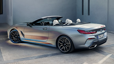 BMW 8er קבריולה מבט צדדי בעמידה BMW 8er קבריולה מבט צדדי בעמידה