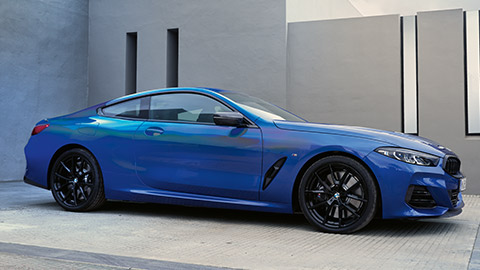 BMW סדרה 8 מבט קדמי בעמידה BMW סדרה 8 מבט קדמי בעמידה
