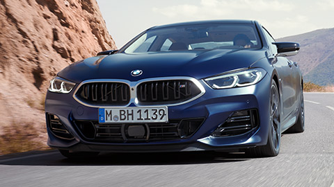 BMW סדרה 8 גראן קופה מבט אחורי בנהיגה BMW סדרה 8 גראן קופה מבט אחורי בנהיגה