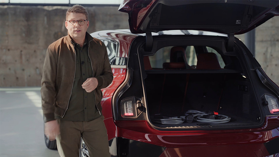 BMW iX i20 2021 electric SUV BMW Flexible Fast Charger Video