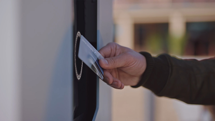 BMW iX i20 2021 electric SUV public charging Video