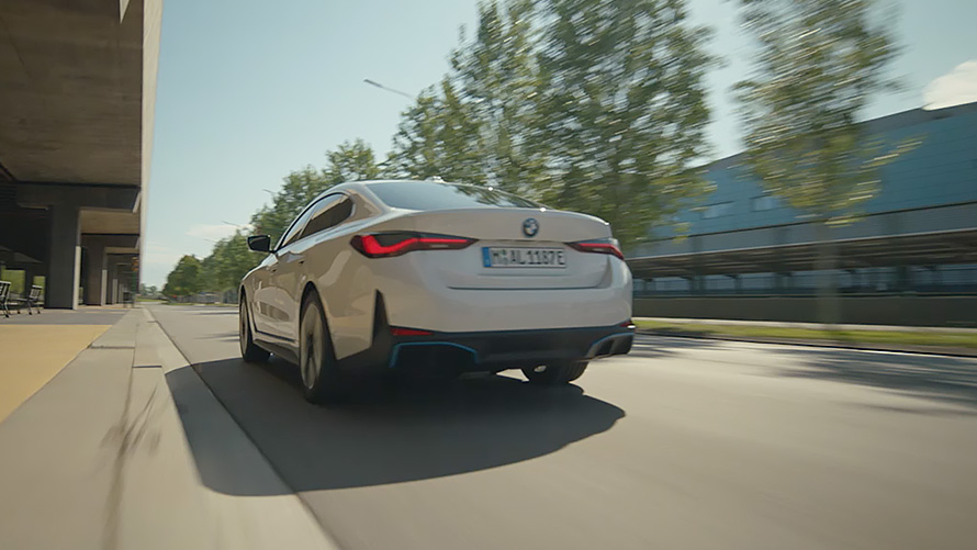 BMW i4 2021 החשמלית צילום תקריב חלק קדמי צדדי BMW i4 2021 החשמלית צילום תקריב חלק קדמי צדדי