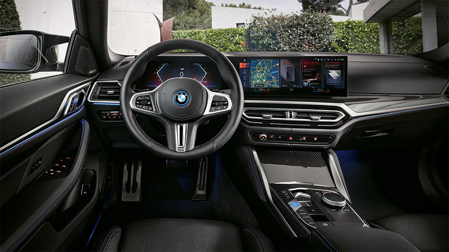BMW i4 M50 2021 חלל פנים, סביבת נהג, לוח מחוונים וקונסולה מרכזית