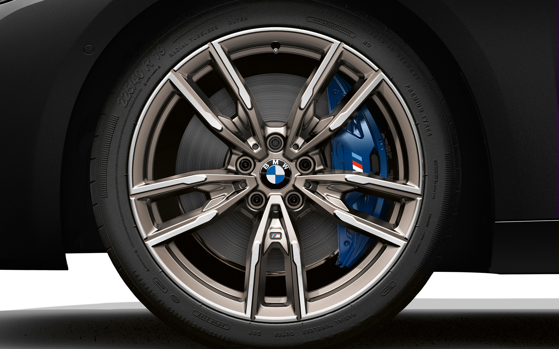BMW M240i מערכת בלמים M Sport, כחול כהה מטאלי מערכת בלמים M Sport, כחול כהה מטאלי BMW M240i