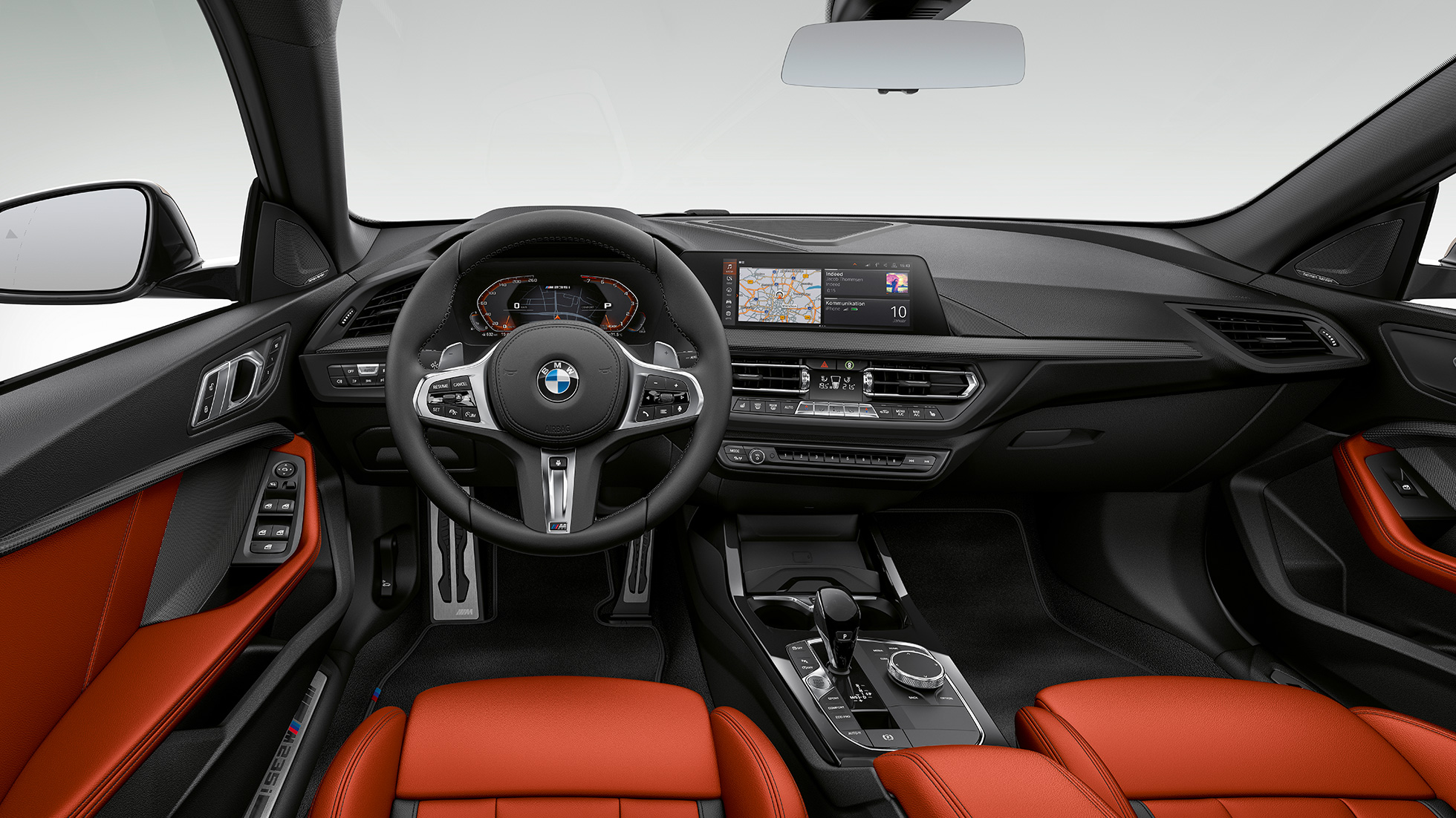 תא נהג BMW M235i xDrive גראן קופה סביבה הממוקדת בנהג BMW M235i xDrive גראן קופה 2020 F44 חלק פנימי