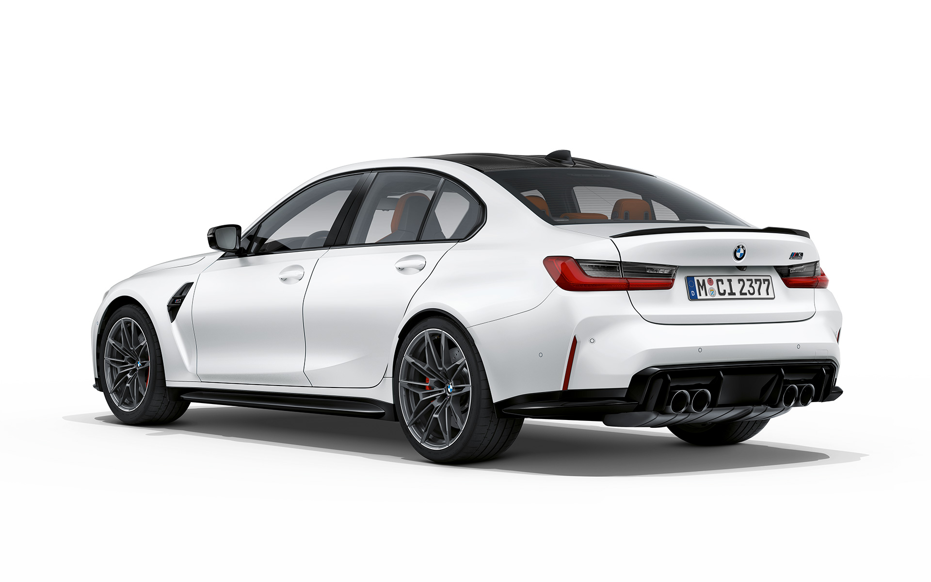 BMW M3 Competition Frozen Brilliant White metallic מבט אחורי