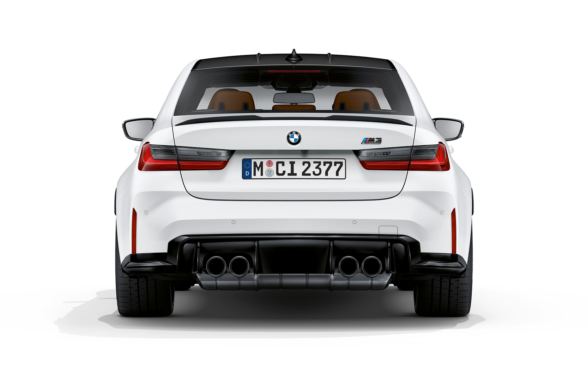 BMW M3 Competition Frozen Brilliant White metallic מבט אחורי