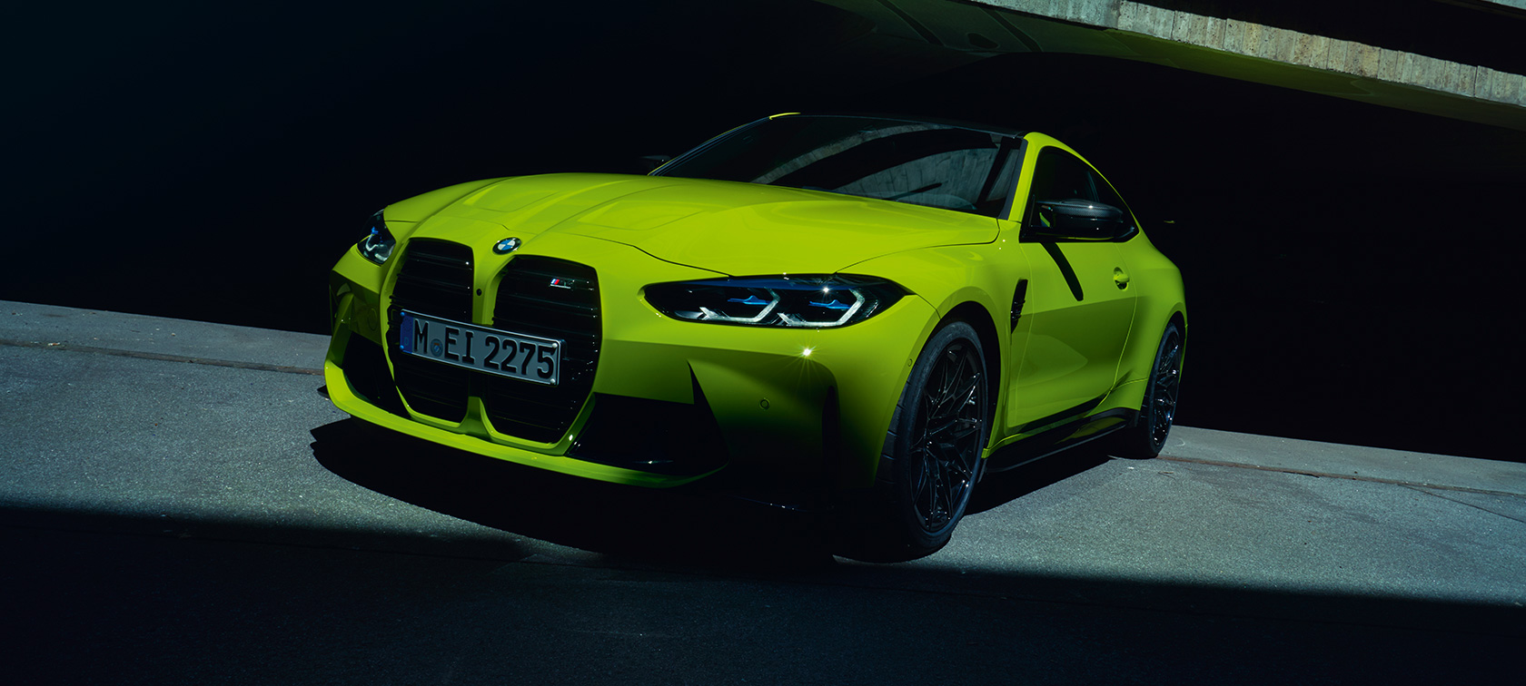 BMW M4 Competition מבט מהצד BMW M4 Competition Yellow Sao Paulo מבט צדדי