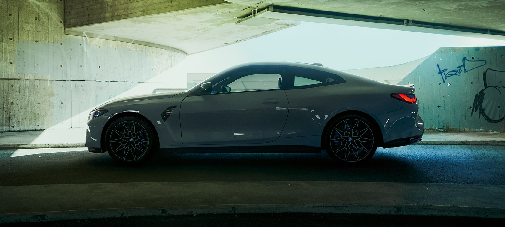 BMW M4 מבט קדמי BMW M4 Brooklyn Grey מבט קדמי