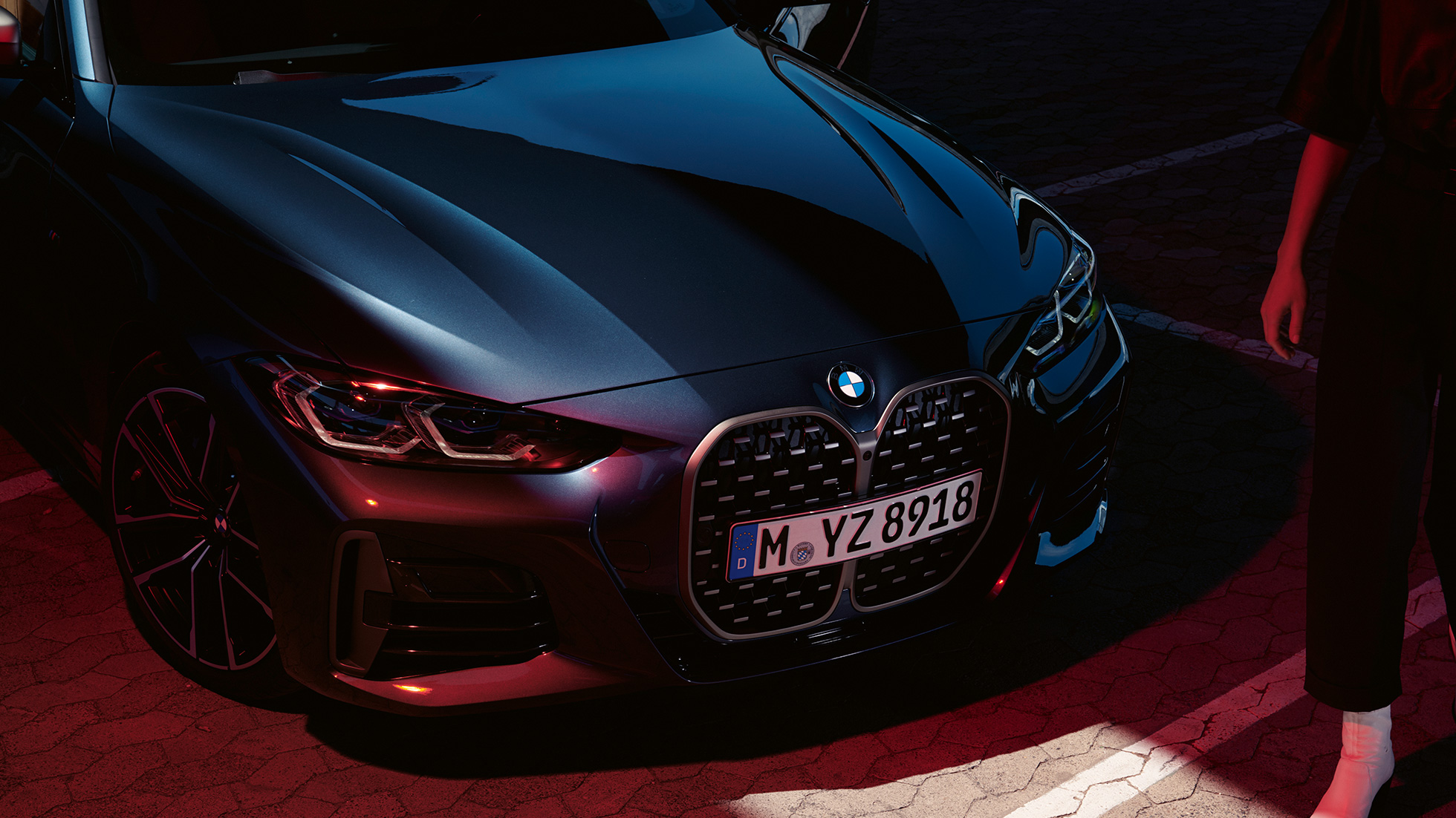 גריל הכליות M440i xDrive קופה BMW M440i xDrive קופה Arctic Race Blue metallic מבט קדמי על גריל כליות