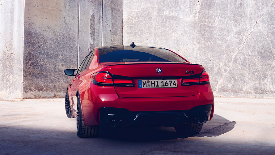BMW M5 Competition BMW Individual Imola Red מבט אחורי