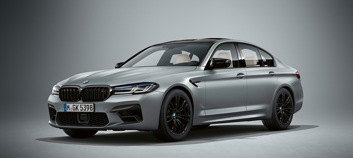 BMW Individual BMW M5 Sedan F90 2020 Frozen Bluestone metallic Individual BMW BMW M5 סדאן F90 LCI פייסליפט 2020 Frozen Bluestone מטאלי מבט 3/4 קדמי