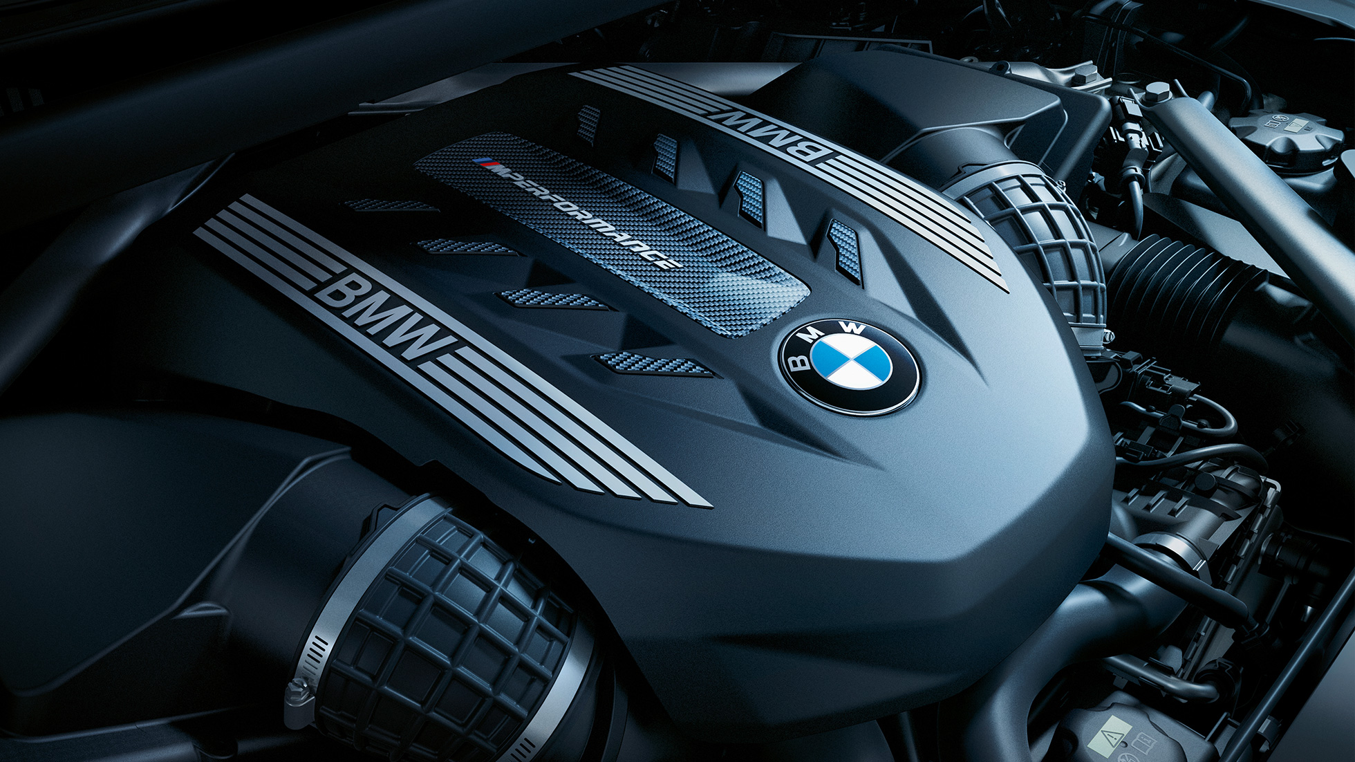 מנוע בנזין 8 צילינדרים BMW TwinPower Turbo. BMW X6 M50i עם מנוע בנזין 8 צילינדרים BMW TwinPower Turbo.