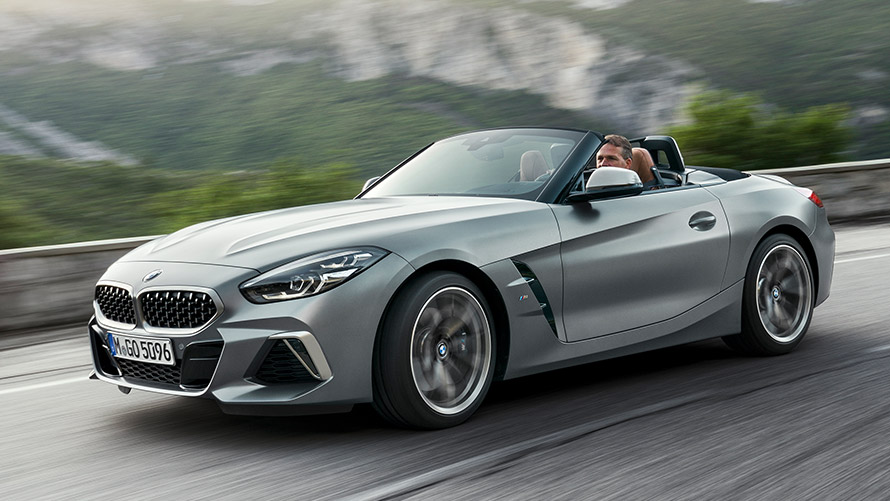 BMW Z4 M מבט צדדי בנסיעה ברחוב BMW סדרה M BMW Z4 מבט צדדי בנסיעה ברחוב