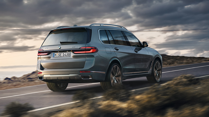 BMW X7 דור ראשון מבט קדמי בעמידה BMW סדרה X BMW X7 דור ראשון מבט קדמי בעמידה