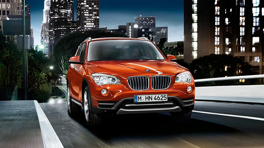 BMW X1 דור ראשון מבט קדמי ברחוב BMW סדרה X BMW X1 דור ראשון מבט קדמי ברחוב