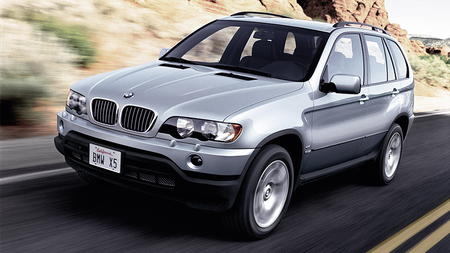 BMW X5 דור ראשון מבט קדמי בנסיעה ברחוב BMW סדרה X BMW X5 דור ראשון מבט קדמי ברחוב
